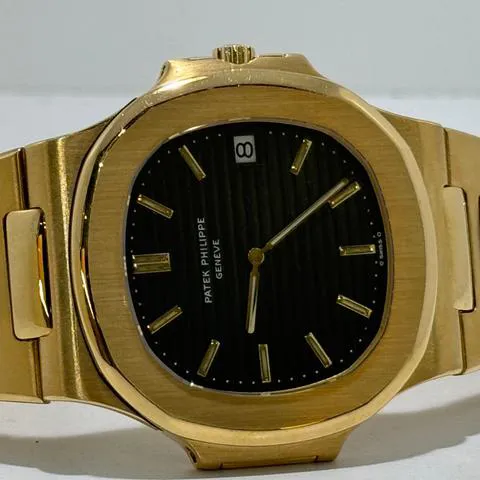 Patek Philippe Nautilus 3700 42mm Yellow gold Black 3