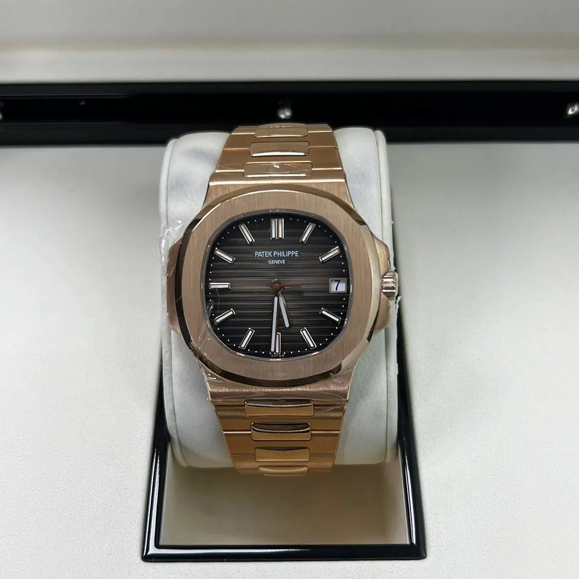 Patek Philippe Nautilus 5711/1R-001 40mm Rose gold Brown 7