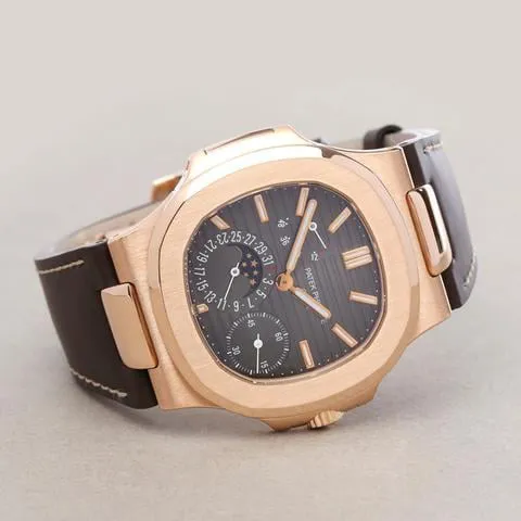 Patek Philippe Nautilus 5712R-001 40mm Rose gold Brown 2