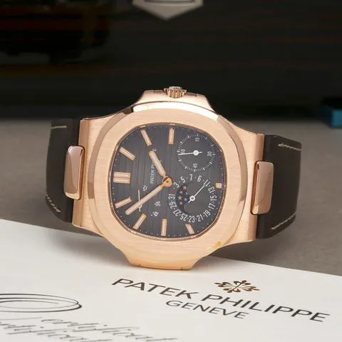 Patek Philippe Nautilus 5712R-001 40mm Rose gold Brown 8