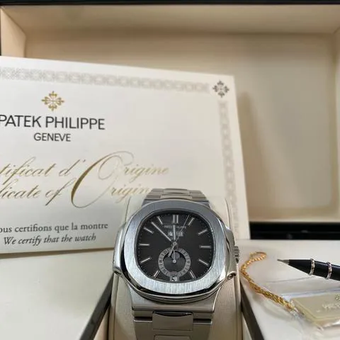 Patek Philippe Nautilus 5726/1A-001 40.5mm Stainless steel Gray