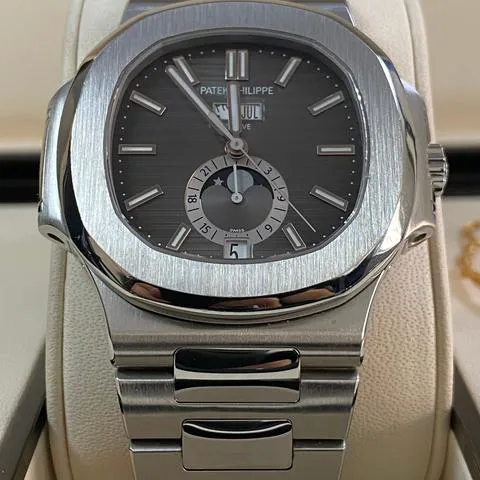 Patek Philippe Nautilus 5726/1A-001 40.5mm Stainless steel Gray 1