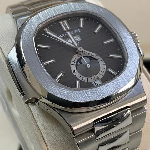 Patek Philippe Nautilus 5726/1A-001 40.5mm Stainless steel Gray 15