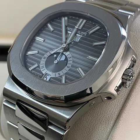 Patek Philippe Nautilus 5726/1A-001 40.5mm Stainless steel Gray 14