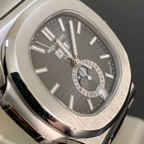 Patek Philippe Nautilus 5726/1A-001 40.5mm Stainless steel Gray 10