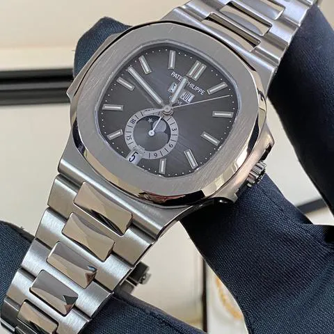 Patek Philippe Nautilus 5726/1A-001 40.5mm Stainless steel Gray 6