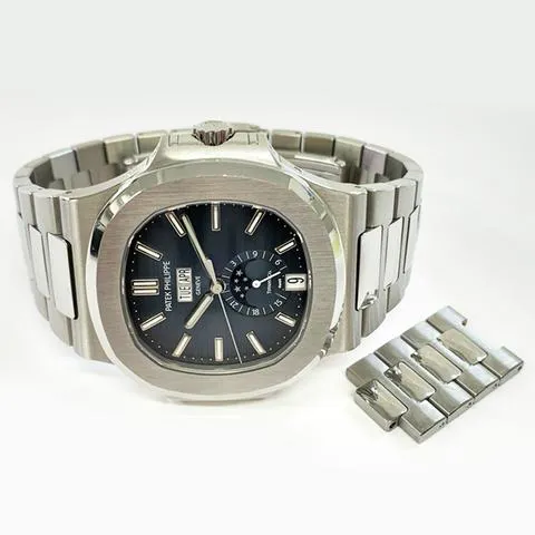 Patek Philippe Nautilus 5726/1A 40mm Stainless steel Blue 2