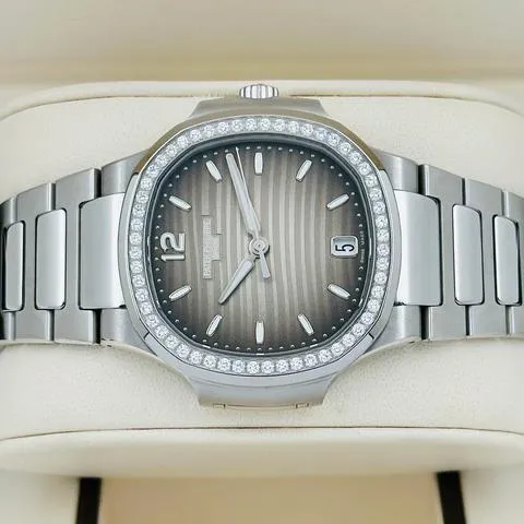 Patek Philippe Nautilus 7118/1200A-011 35mm Stainless steel Gray