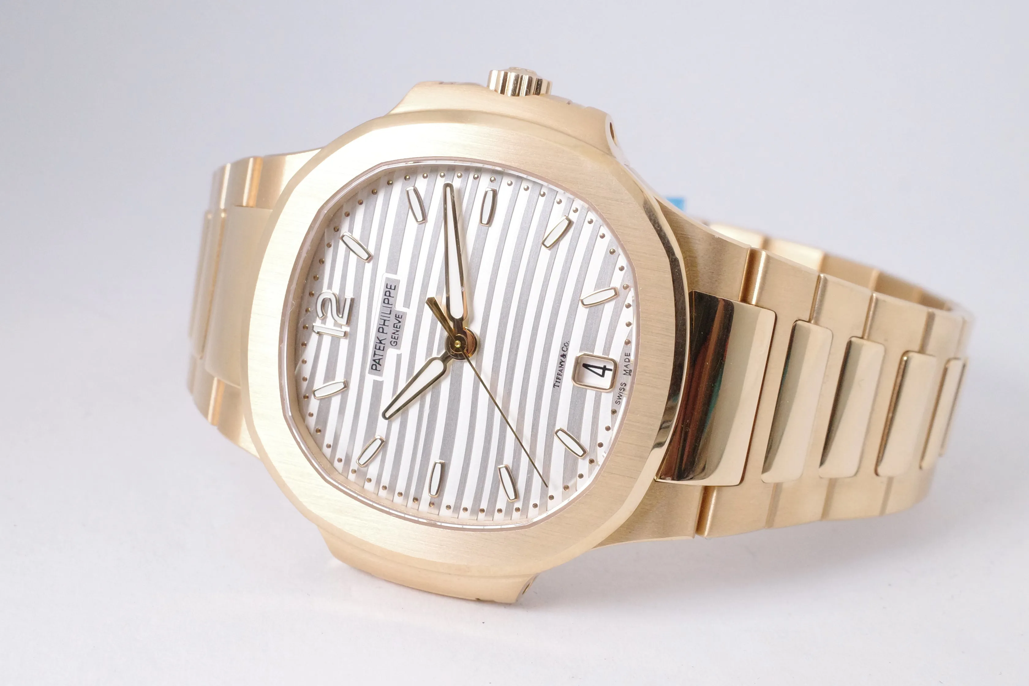 Patek Philippe Nautilus 7118/1R-001 35mm Rose gold Silver 2