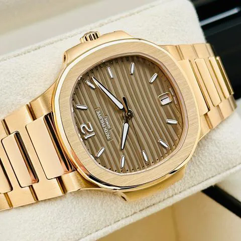 Patek Philippe Nautilus 7118/1R-010 35mm Rose gold Brown 2