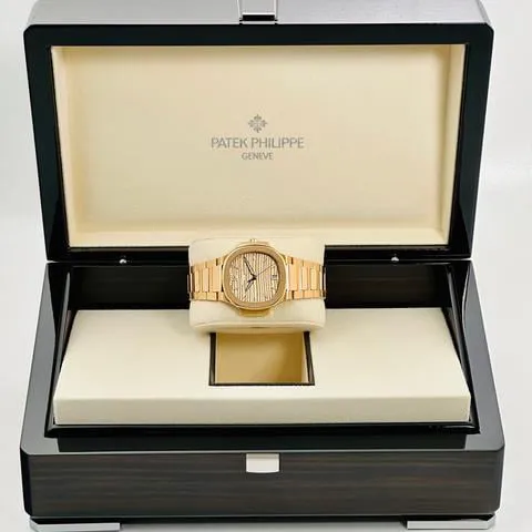 Patek Philippe Nautilus 7118/1R-010 35mm Rose gold Brown 3