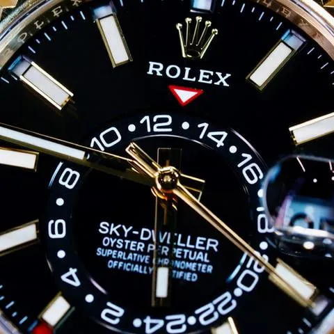 Rolex Sky-Dweller 326238 42mm Yellow gold Black 1