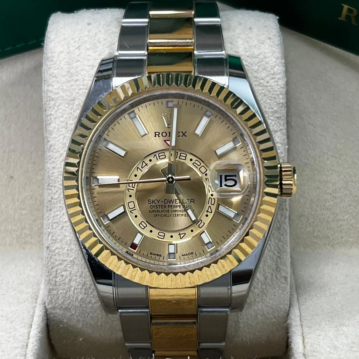 Rolex Sky-Dweller 326933-0001 42mm Yellow gold Champagne