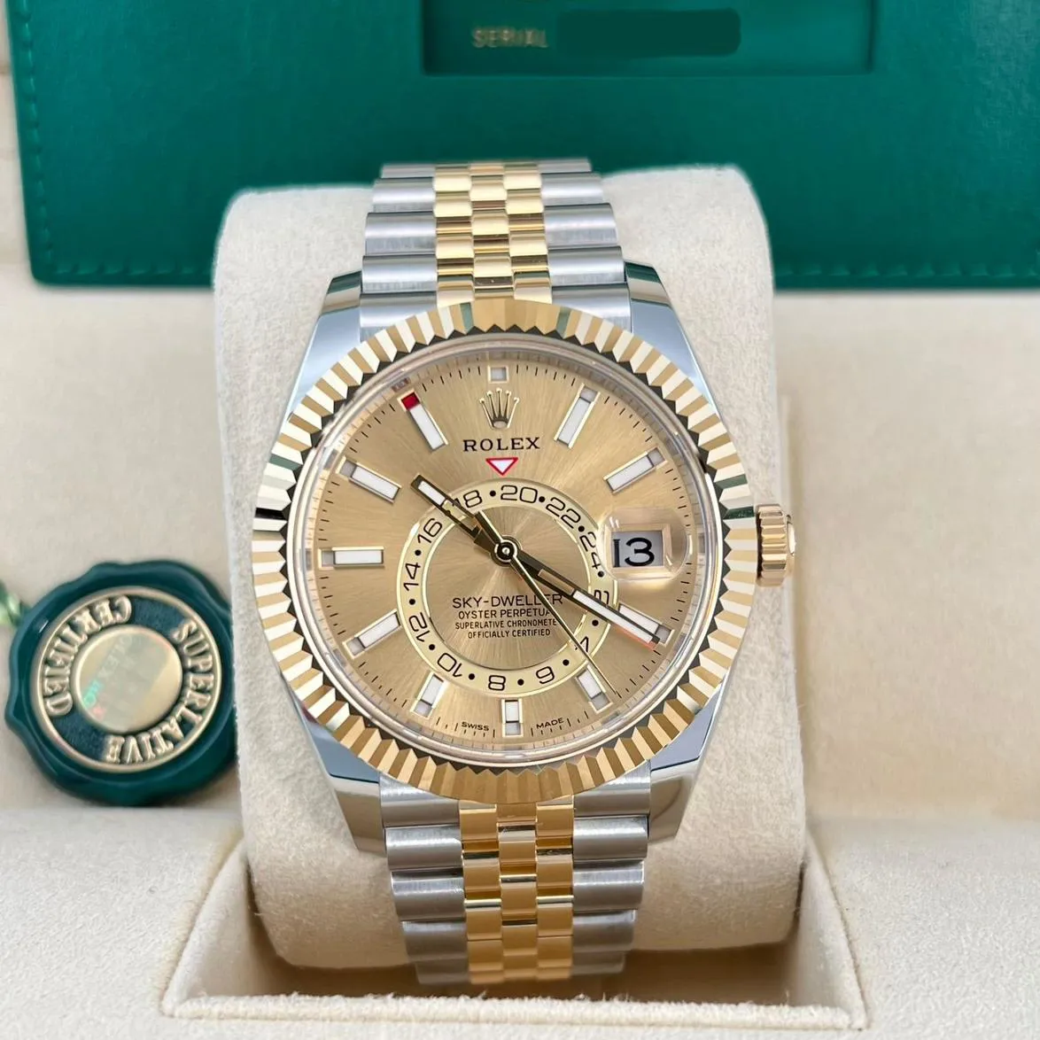 Rolex Sky-Dweller 326933-0004 42mm Yellow gold Champagne