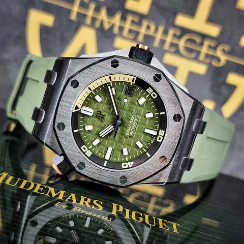 Audemars Piguet Royal Oak Offshore Diver 15720ST.OO.A052CA.01 42mm Stainless steel Green