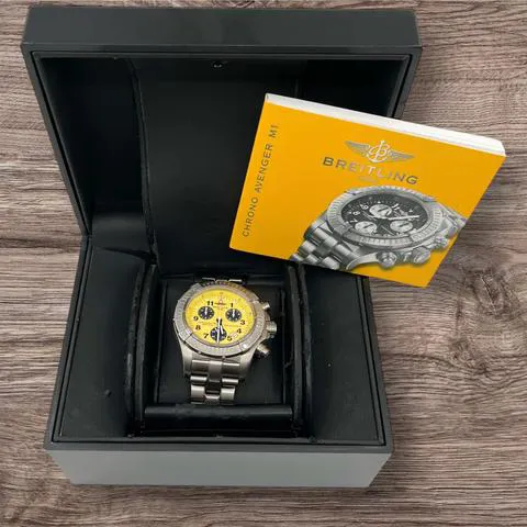 Breitling Avenger E73360 44mm Titanium Yellow 4