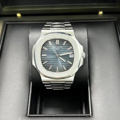 Patek Philippe Nautilus 5711/1A-010 40mm Stainless steel Blue