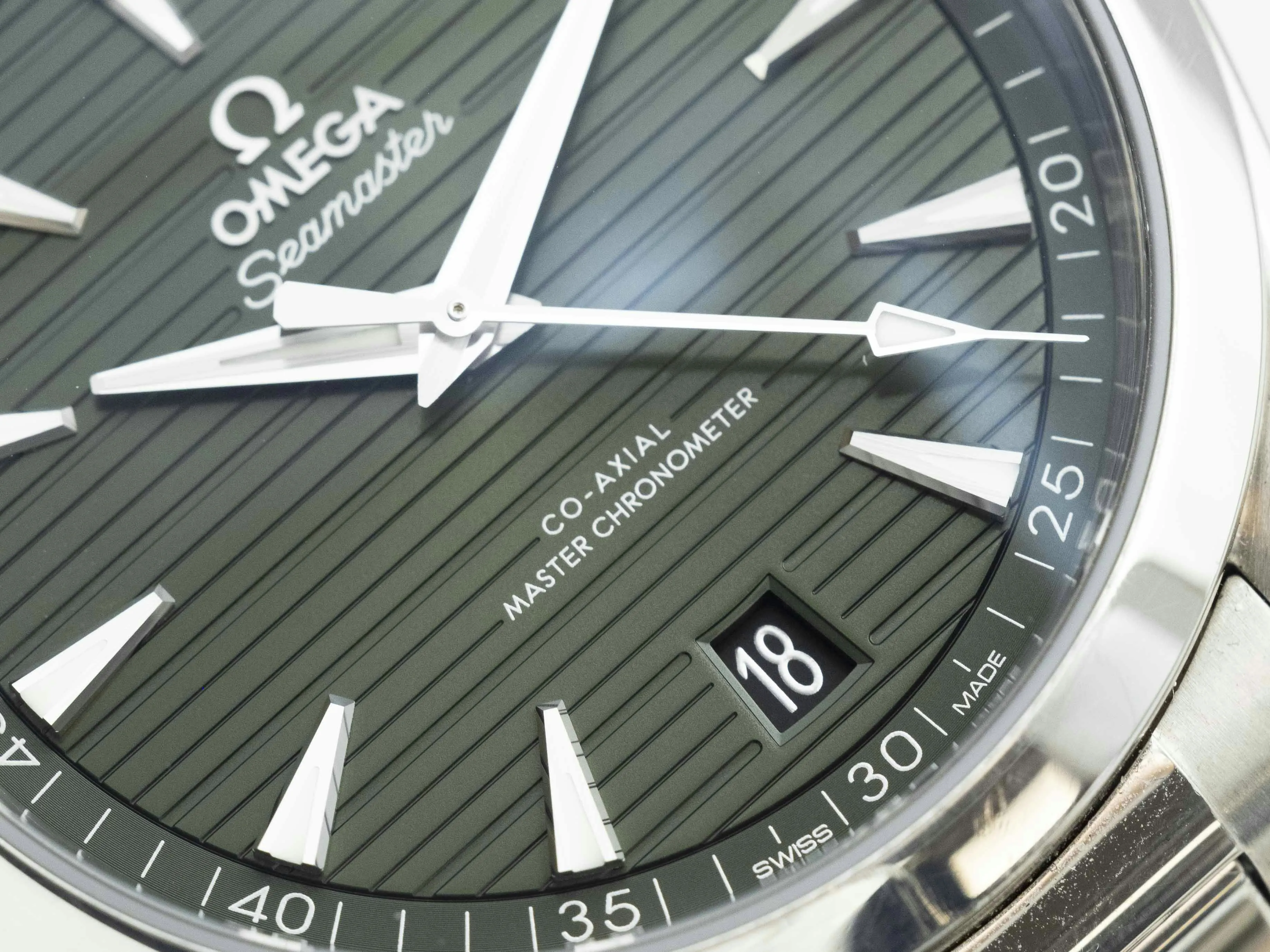 Omega Aqua Terra 220.10.41.21.10.001 41mm Stainless steel Green 1