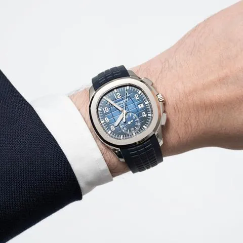 Patek Philippe Aquanaut 5968G-001 42mm White gold Blue 7