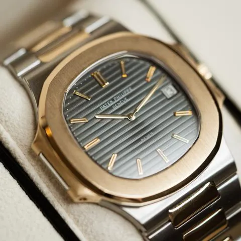 Patek Philippe Nautilus 3700 42mm Yellow gold and Stainless steel Black 10