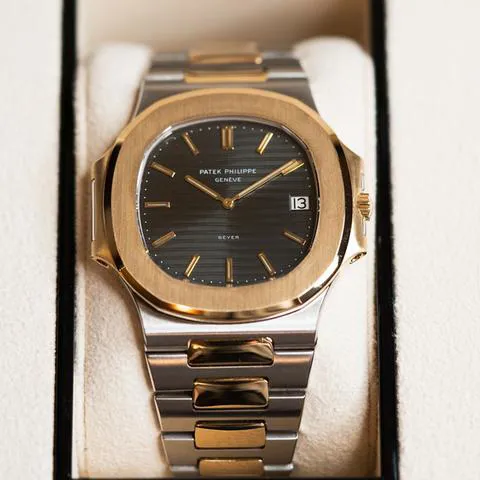 Patek Philippe Nautilus 3700 42mm Yellow gold and Stainless steel Black 12