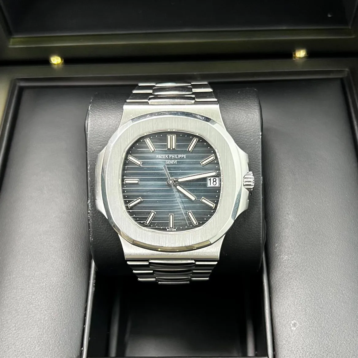 Patek Philippe Nautilus 5711/1A-010 40mm Stainless steel Blue 7