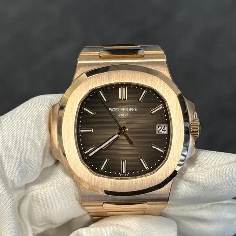 Patek Philippe Nautilus 5711/1R-001 40mm Rose gold Brown 2