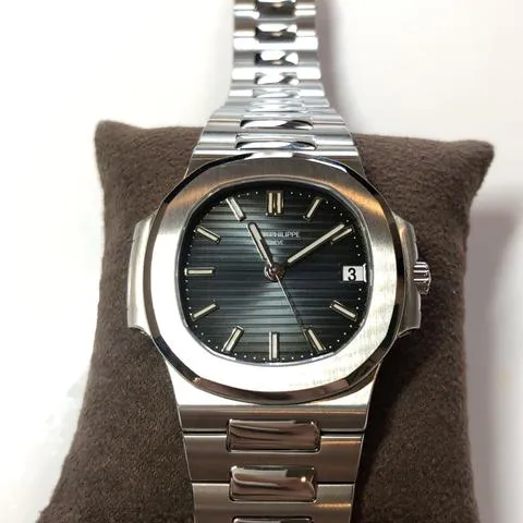 Patek Philippe Nautilus 5800/1A-001 38.5mm Stainless steel Blue