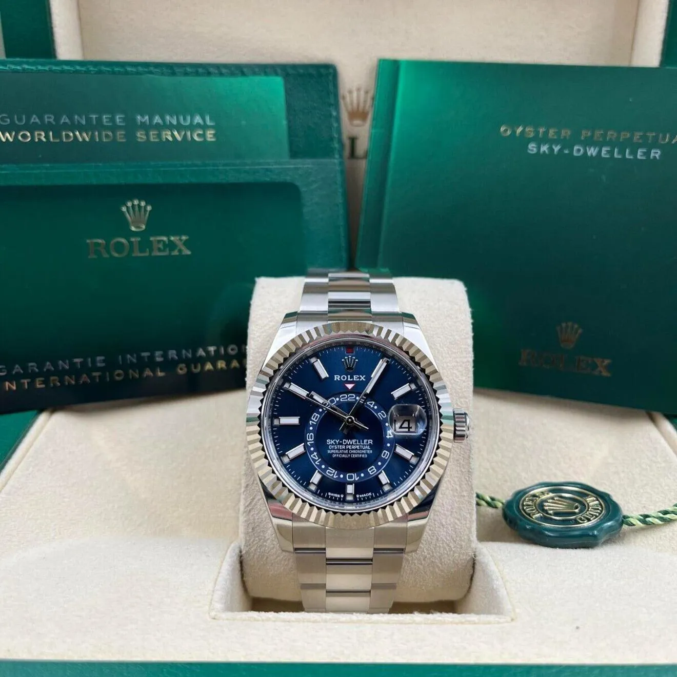 Rolex Sky-Dweller 336934-0005 42mm White gold and Oystersteel Blue