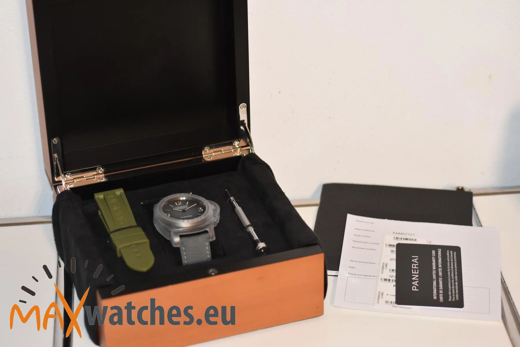 Panerai Luminor PAM 02121 44mm Titanium Black 11