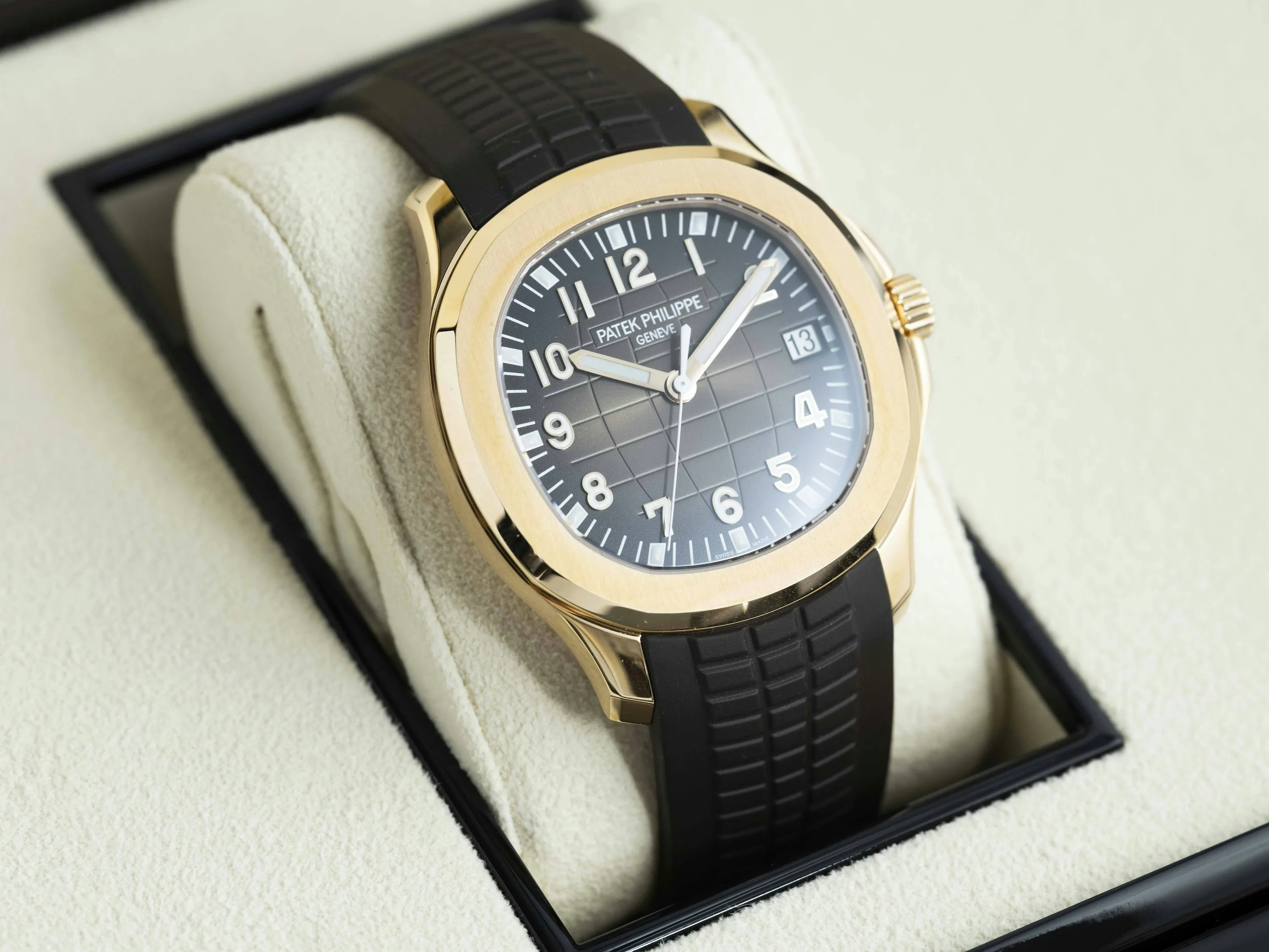 Patek Philippe Aquanaut 5167R 40.8mm Rose gold Brown 17