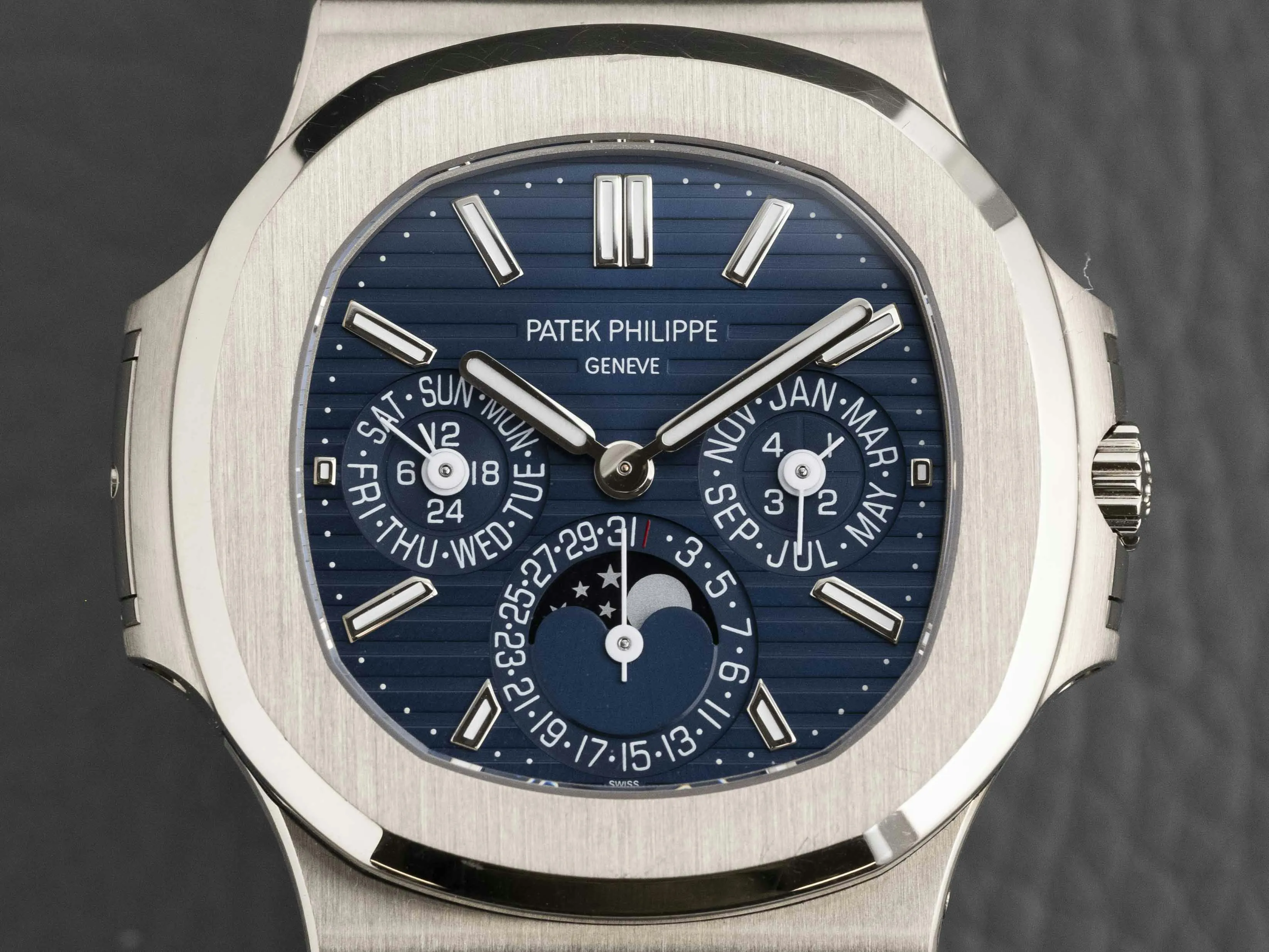 Patek Philippe Nautilus 5740/1G 40mm White gold Blue 4