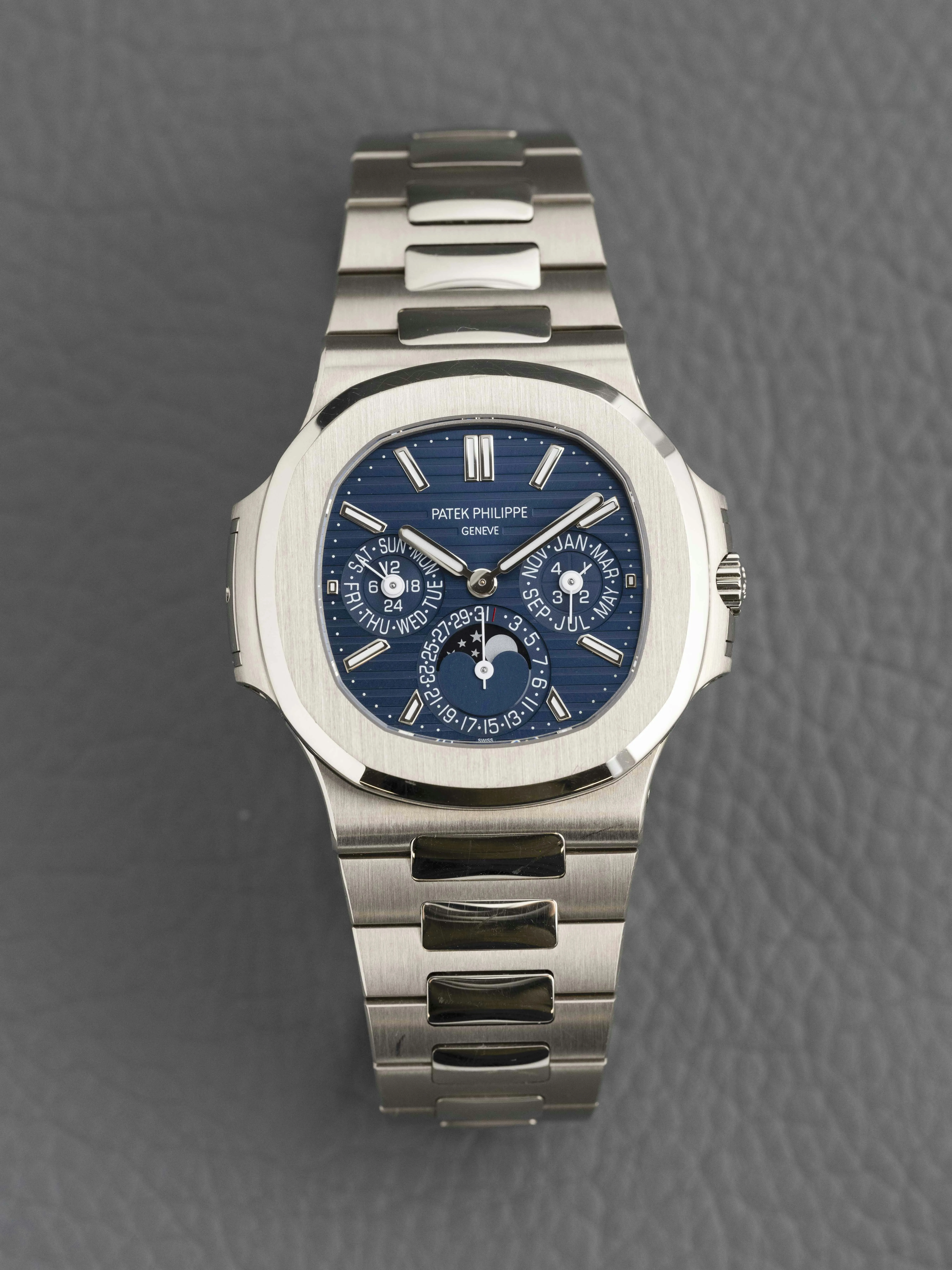 Patek Philippe Nautilus 5740/1G 40mm White gold Blue 11