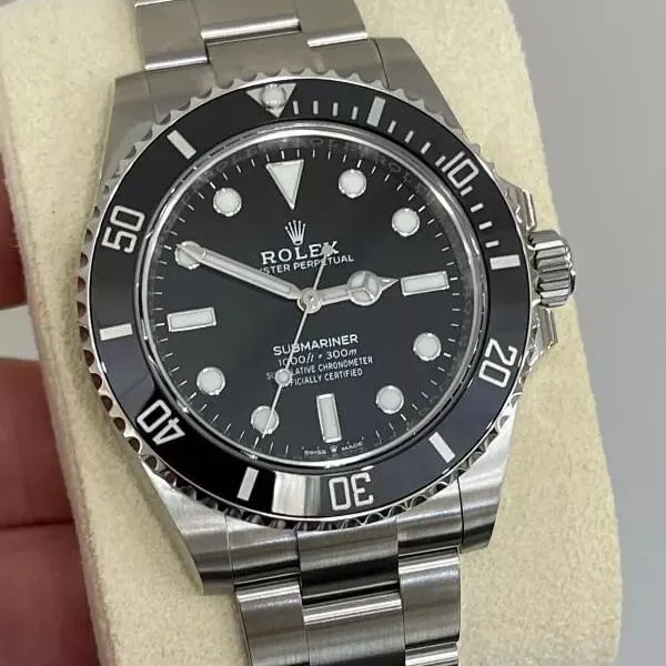 Rolex Submariner 124060-0001 41mm Oystersteel Black