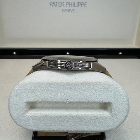 Patek Philippe Calatrava 5226G-001 40mm White gold Gray 3