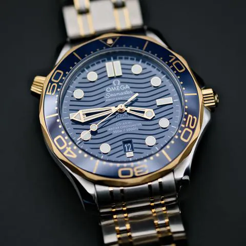 Omega Seamaster Diver 300M 210.20.42.20.03.001 42mm Yellow gold and Stainless steel Blue 1