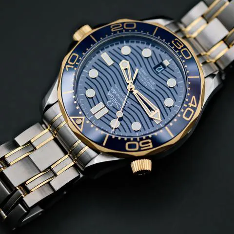 Omega Seamaster Diver 300M 210.20.42.20.03.001 42mm Yellow gold and Stainless steel Blue 3