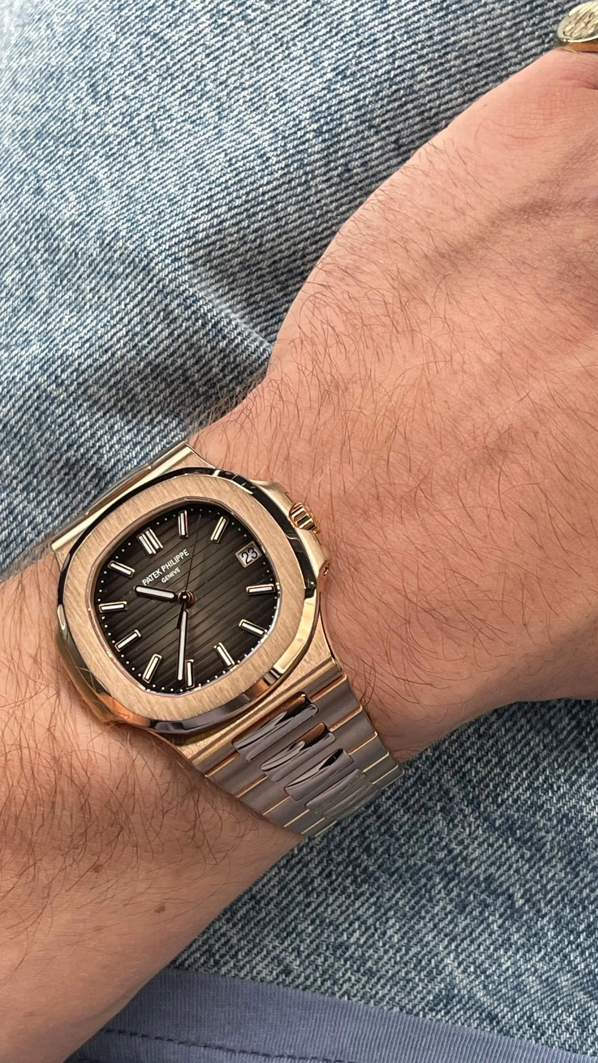 Patek Philippe Nautilus 5711R-001 Rose gold Gray 2