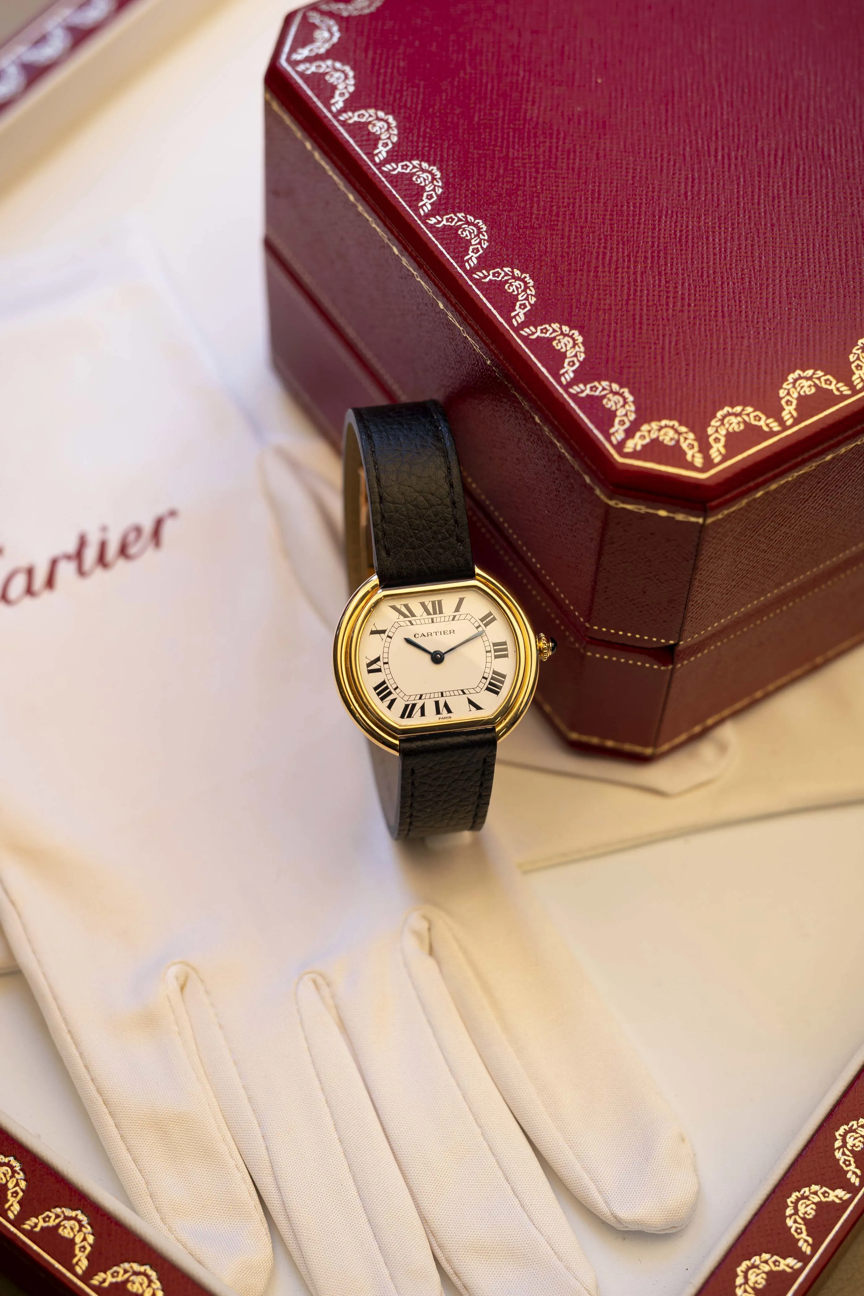 Cartier Ellipse 78091 3.2mm Yellow gold White