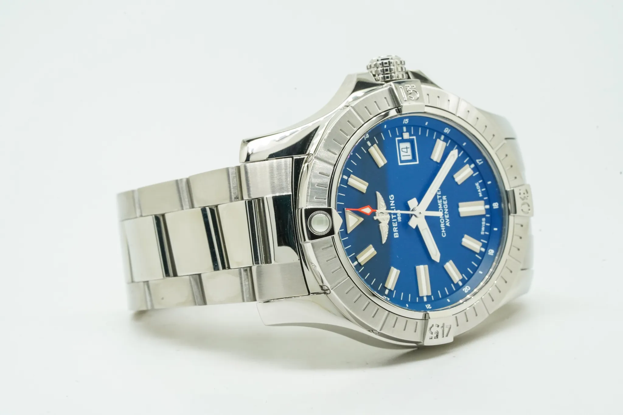 Breitling Avenger A17318 43mm 9