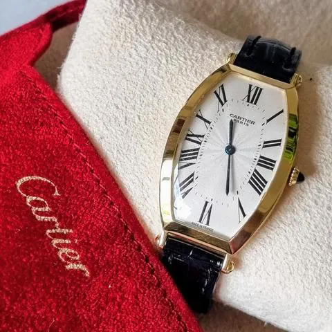 Cartier Tonneau 2434A 26mm Yellow gold Silver