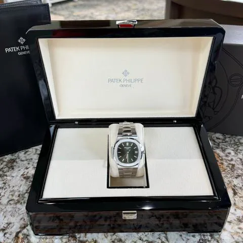 Patek Philippe Nautilus 5711/1A-014 40mm Stainless steel Green 1