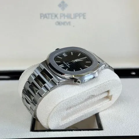 Patek Philippe Nautilus 5711/1A-014 40mm Stainless steel Green 6