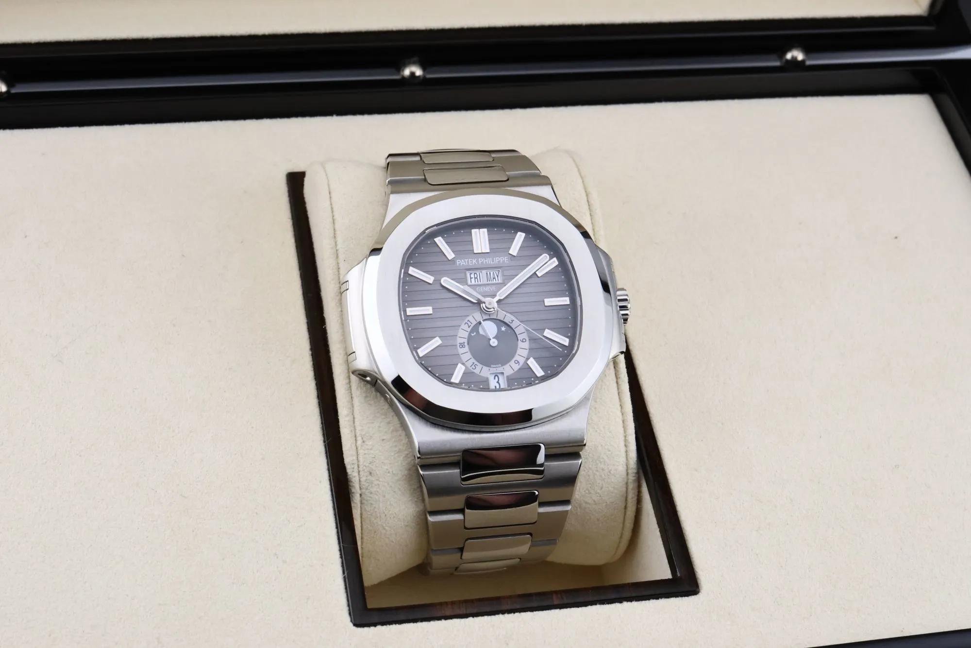 Patek Philippe Nautilus 5726/1A-001 40mm Stainless steel Black 16