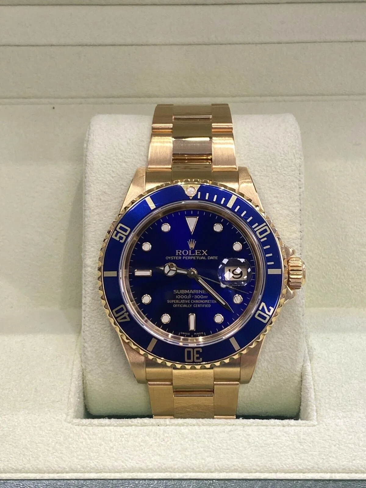 Rolex Submariner 16618 40mm Yellow gold Black