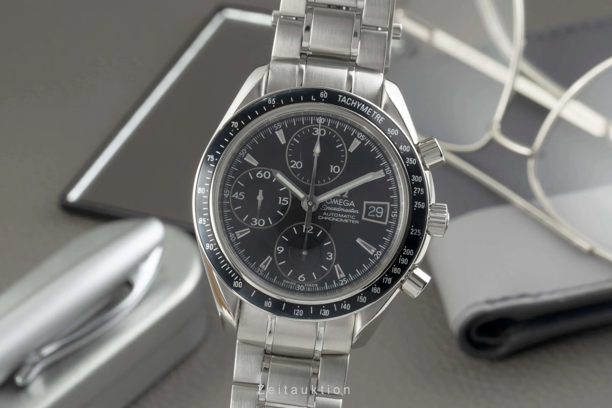 Omega Speedmaster Date 32105000 40mm Stainless steel Black