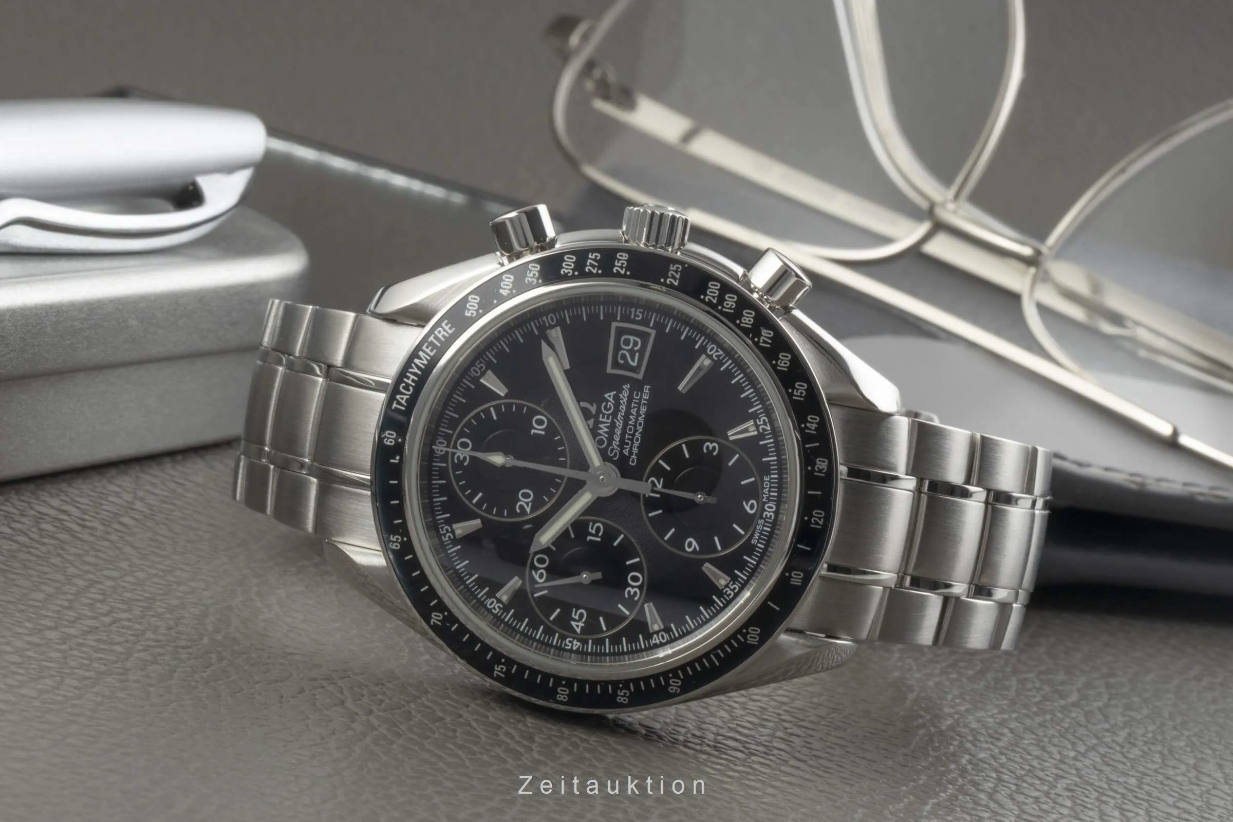 Omega Speedmaster Date 32105000 40mm Stainless steel Black 1