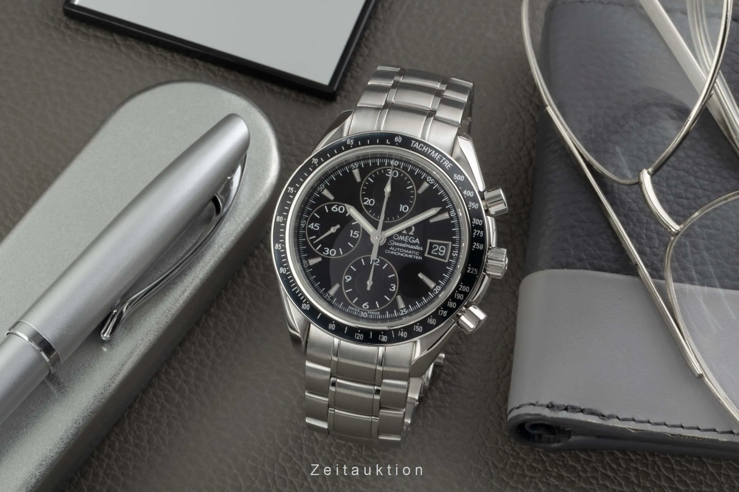 Omega Speedmaster Date 32105000 40mm Stainless steel Black 2