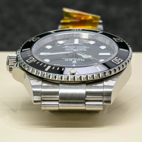 Rolex Submariner 124060 41mm Stainless steel Black 2