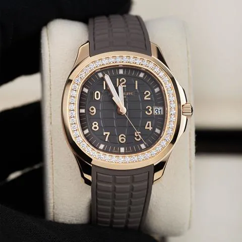 Patek Philippe Aquanaut 5268/200R-010 39mm Rose gold Brown 5